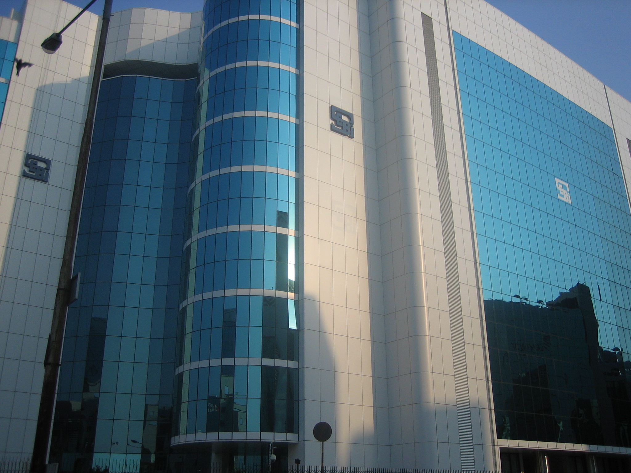 ₹21 Crore Fraud: SEBI Investigates Misuse of Non-Public Information in Stock Trades